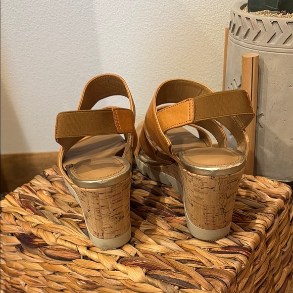 THE FLEXX Tan Leather Wedge Sandals with Cork Heel - Picture 4 of 5